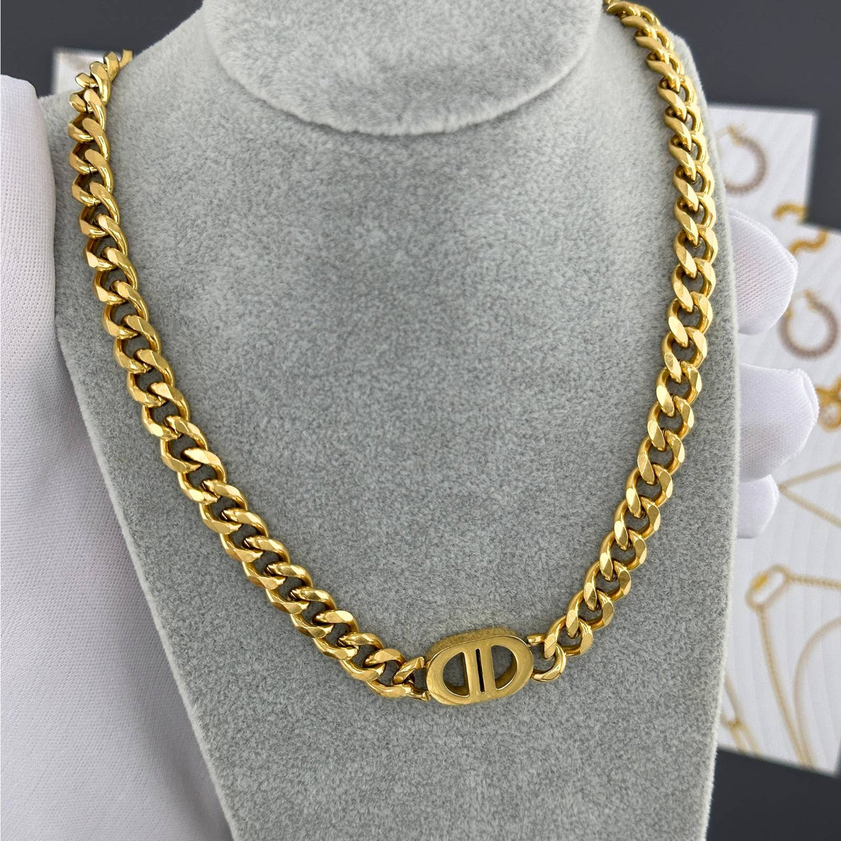Collar de acero inoxidable bañado en oro de 18 quilates